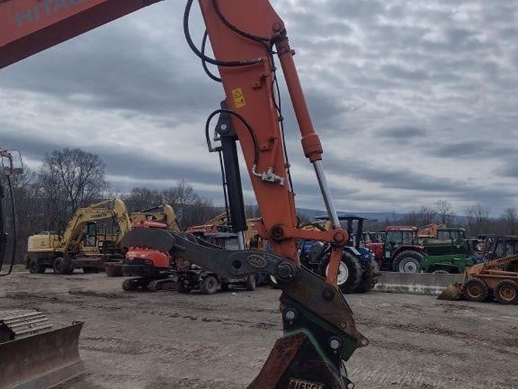 2018-hitachi-zx135us-6-image-21