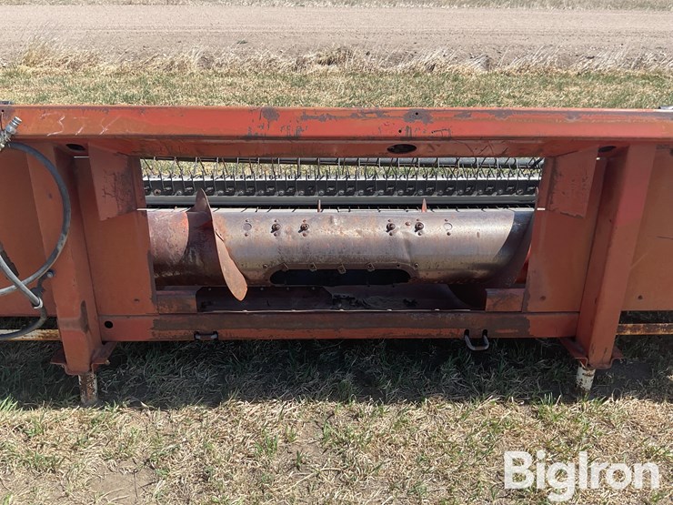 international-810-13-image-18