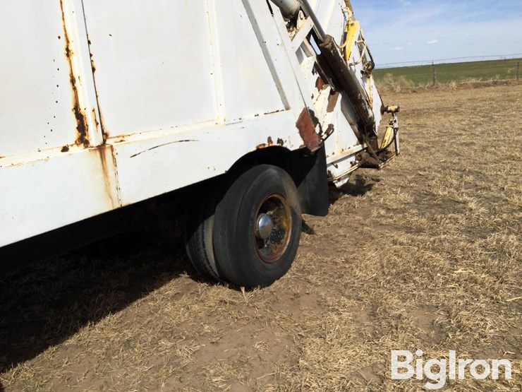 1978-ford-8000-image-17