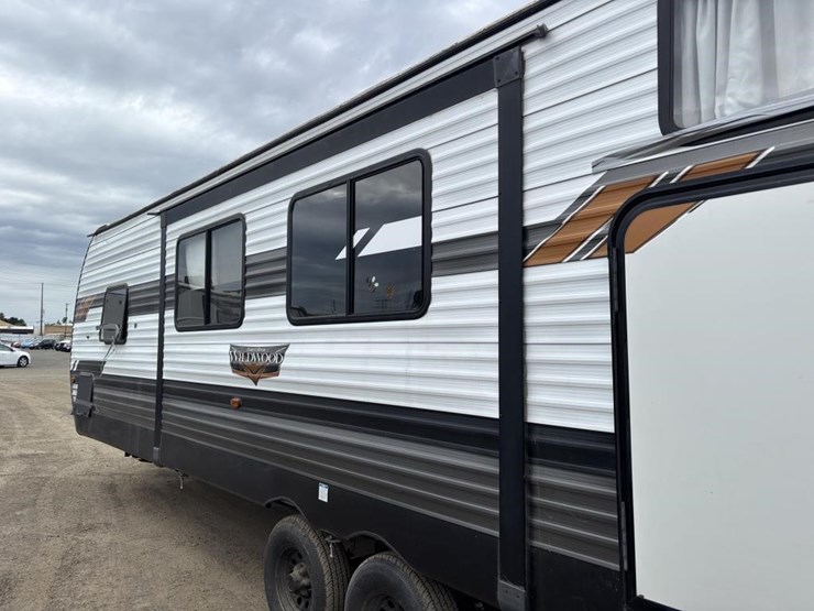 2020-wildwood-wdt26dbud-ca-travel-trailer-image-15