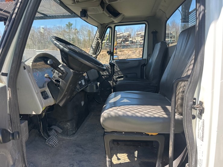 2009-international-durastar-4300-image-42