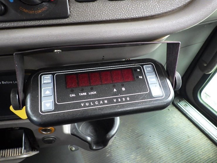 2016-peterbilt-3-axle-logging-truck-image-92