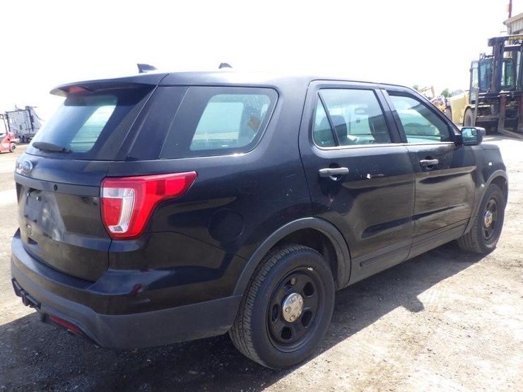 2017-ford-explorer-image-3