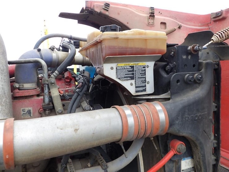 2016-peterbilt-3-axle-logging-truck-image-64