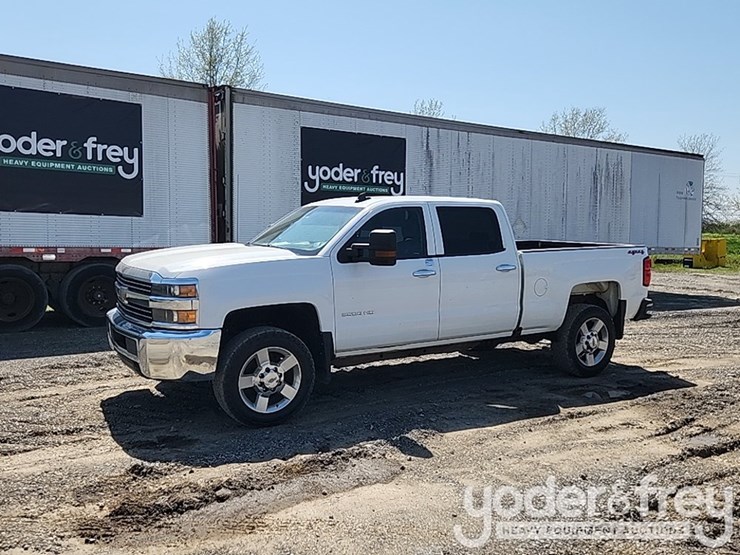 2017-chevrolet-silverado-2500hd-image-1