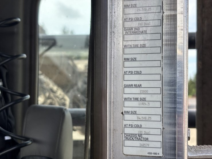 2013-kenworth-t800-image-37