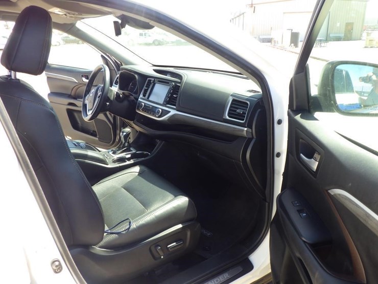 2017-toyota-highlander-image-6