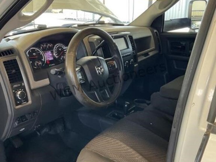 2012-dodge-3500-image-24