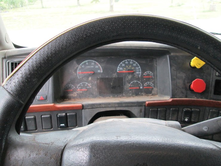 #46184-•-2008-volvo-t/a-sleeper-truck-tractor-4v4nc9gh08n482694-image-48