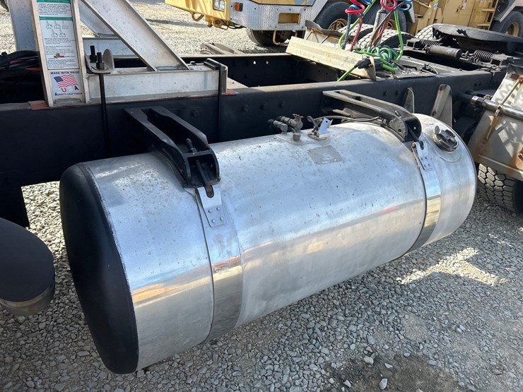 peterbilt-388-image-21