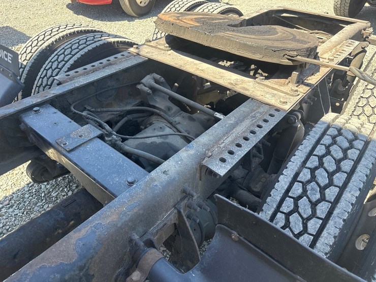 2004-massey-ferguson-8-image-21