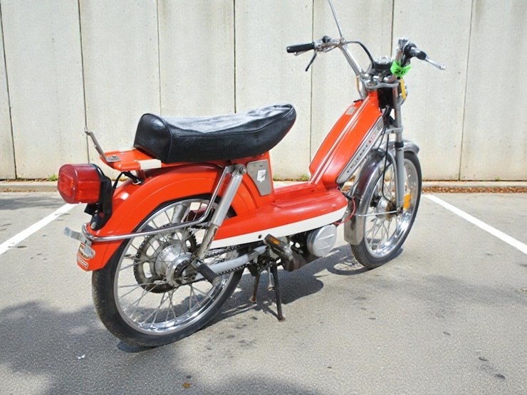 1979-peugeot-105-moped-image-3