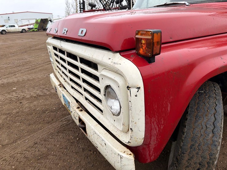 ford-f700-image-23