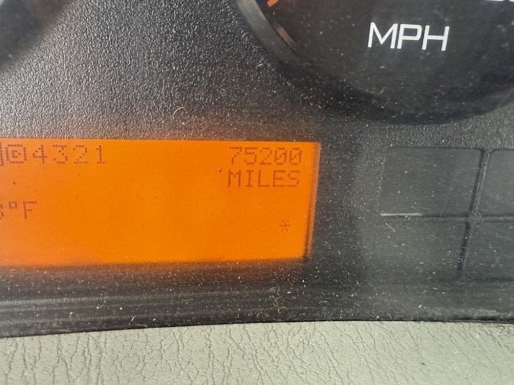 2012-international-7600-image-30