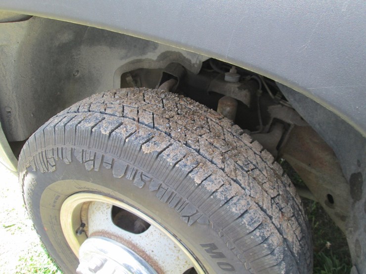 2001-chevrolet-3500-image-17