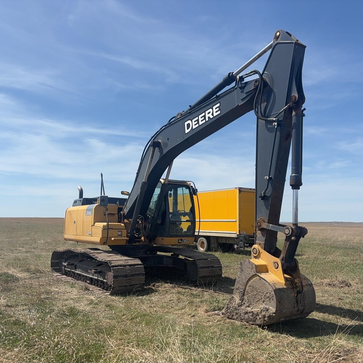 DEERE 210G