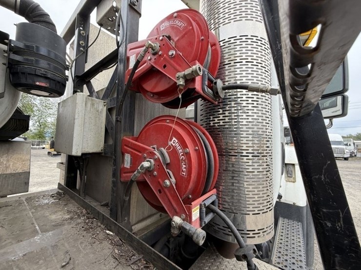 2012-international-7600-image-30