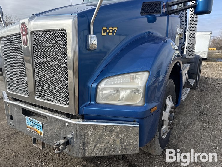 2016-kenworth-t880-image-10