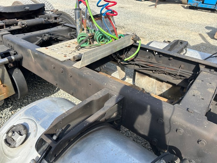 peterbilt-388-image-33