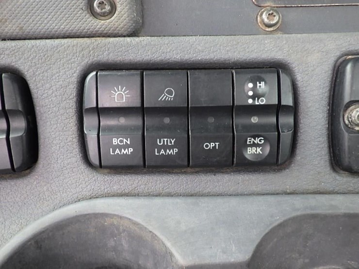 2012-freightliner-cascadia-125-image-49