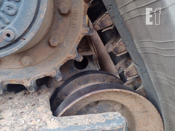 2020-deere-331g-image-13