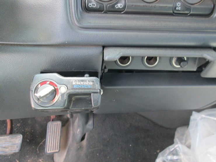 2001-chevrolet-3500-image-35