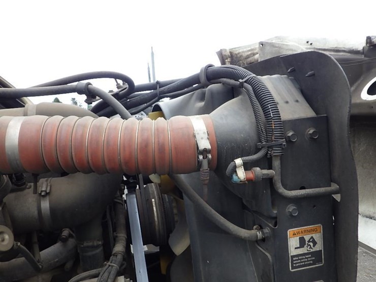 2005-peterbilt-pb330-22'-t/a-fuel-lube-truck-image-51