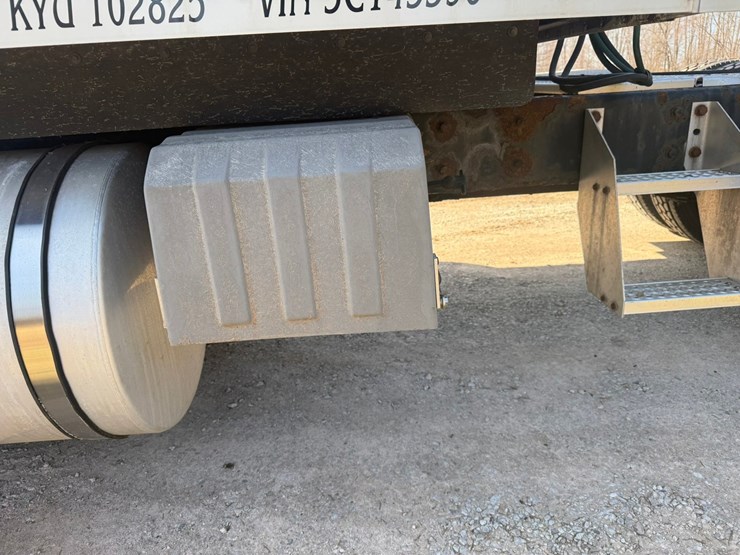 #1262-•-2004-international-9400i-6x4-sleeper-cab-truck-tractor-image-30