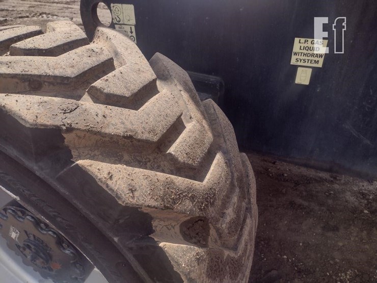 2013-jlg-800s-image-30