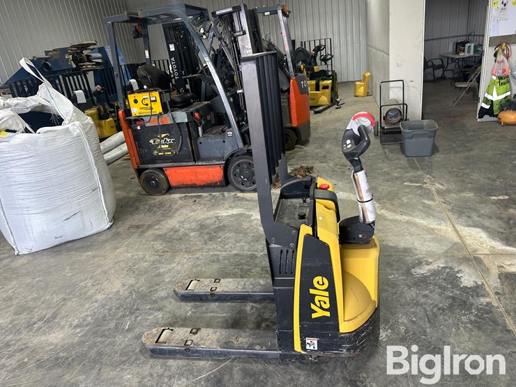 yale-mpb045vgn24t2634-electric-pallet-jack-image-8