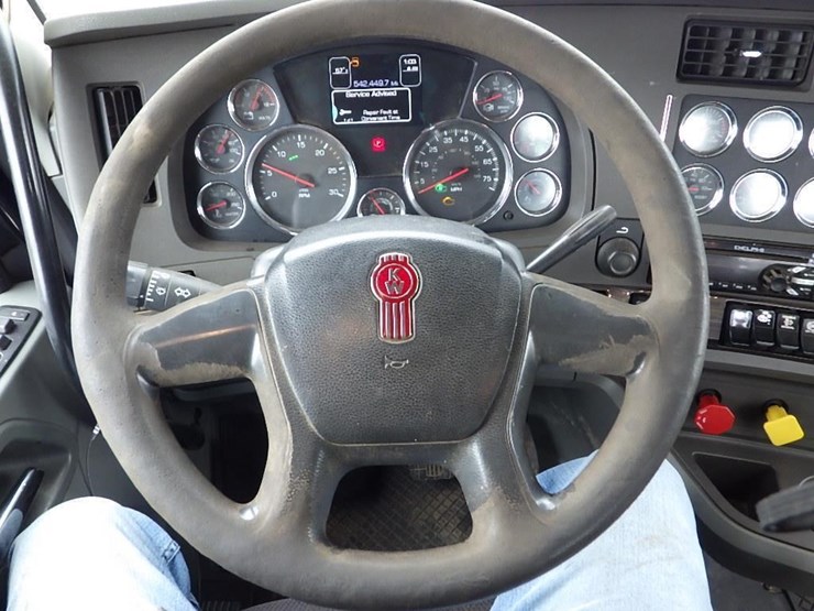 2017-kenworth-t800-image-66