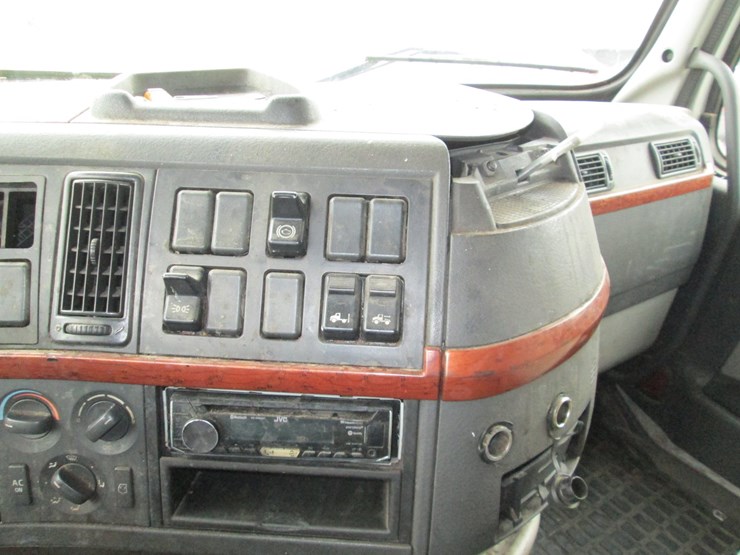 #46184-•-2008-volvo-t/a-sleeper-truck-tractor-4v4nc9gh08n482694-image-45