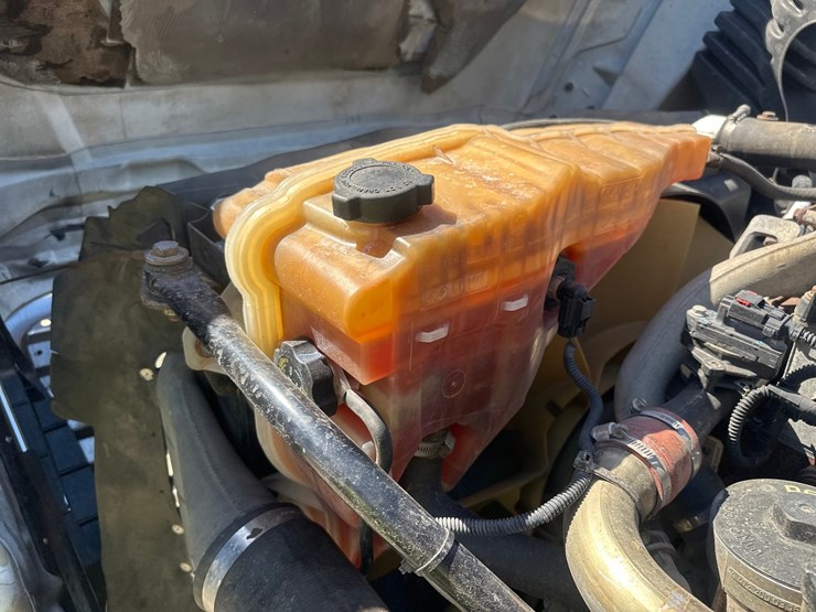 2014-massey-ferguson-8-image-44