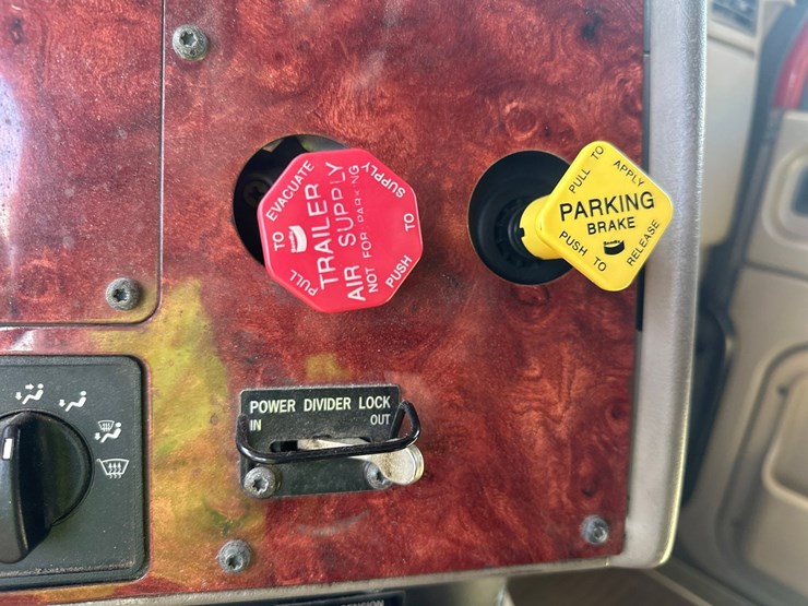 2004-massey-ferguson-8-image-33