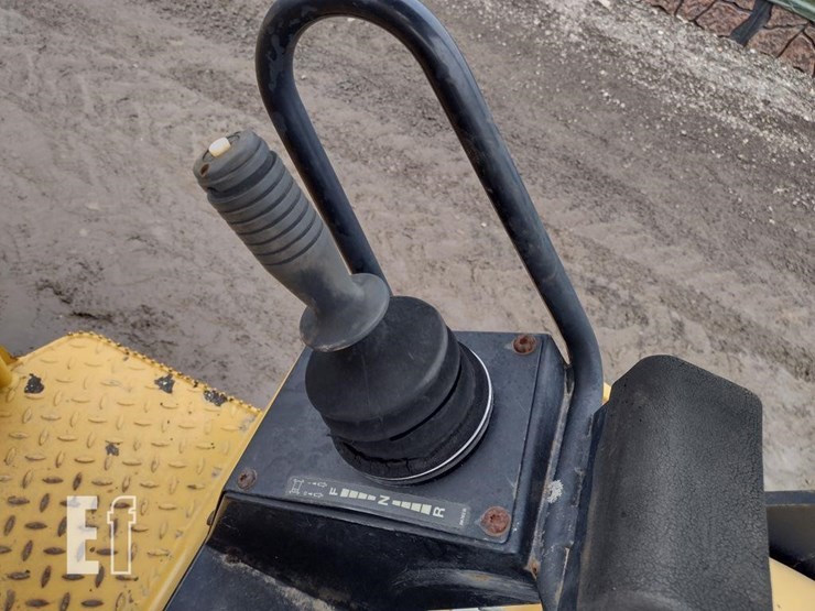 2010-caterpillar-cb34xw-image-8