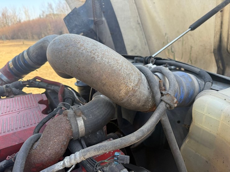 #1262-•-2004-international-9400i-6x4-sleeper-cab-truck-tractor-image-27