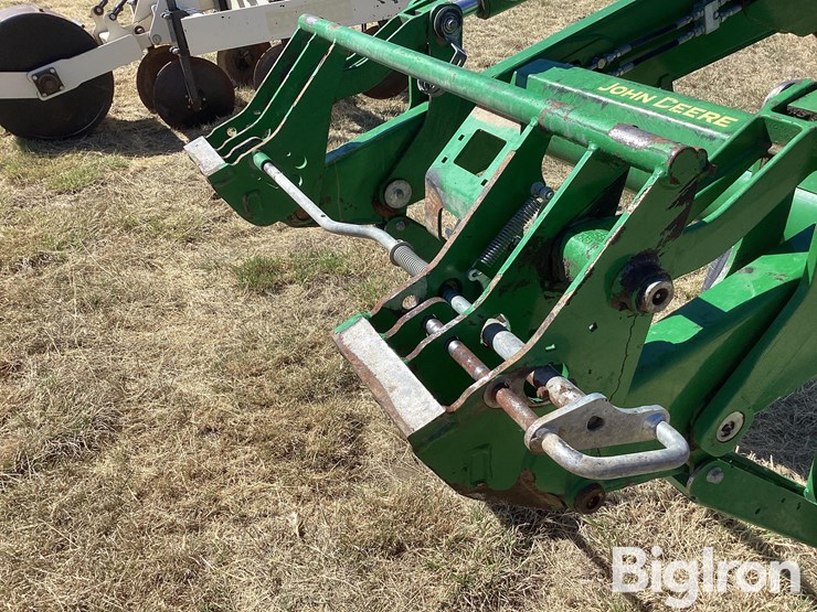 2016-john-deere-640r-image-10