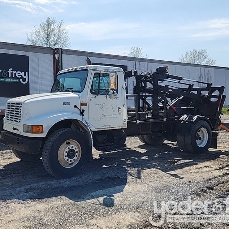2002 INTERNATIONAL 4900