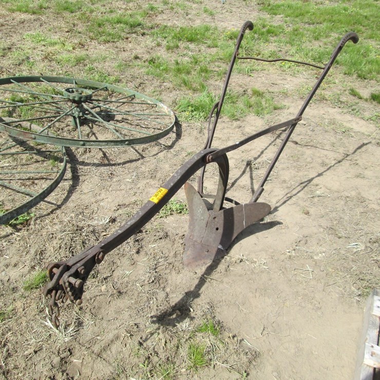 #36799 • John Deere Middle Buster