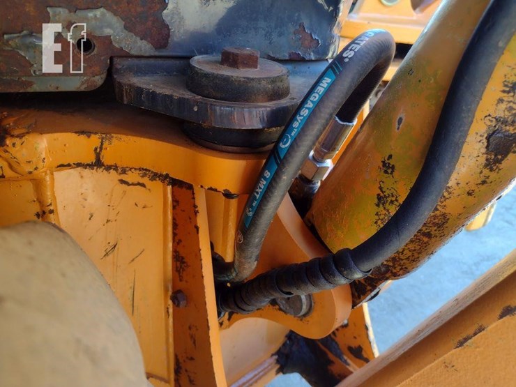 case-580m-turbo-image-17