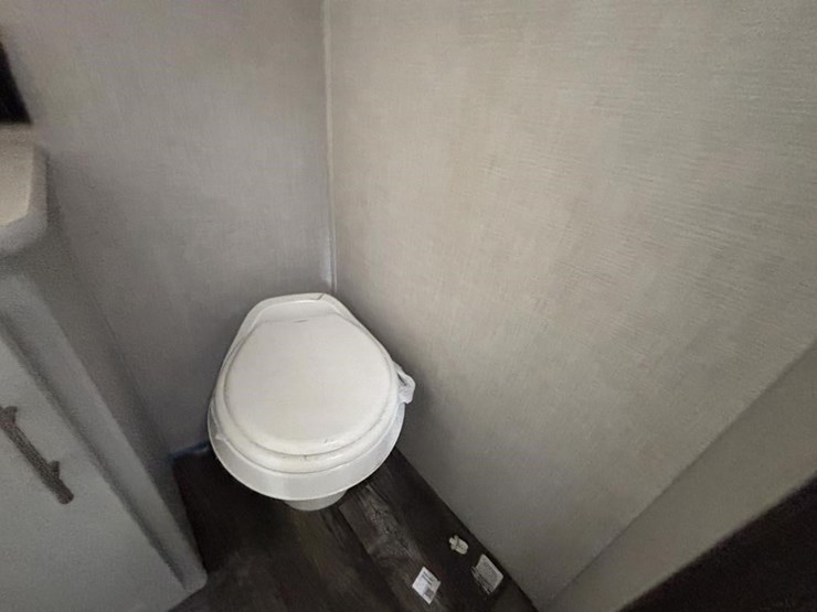 2020-bullet-bl1700bh20-travel-trailer-image-36