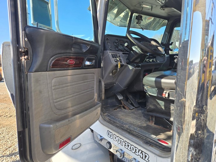 2013-peterbilt-386-image-52