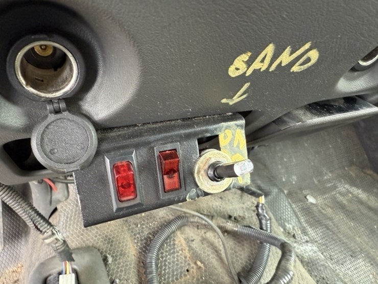 2005-chevrolet-silverado-3500-image-38