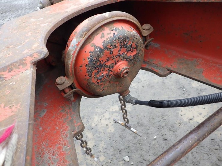 2016-peterbilt-3-axle-logging-truck-image-30