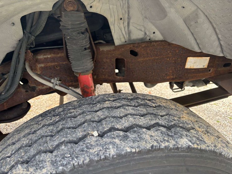 2001-ford-f550-image-15