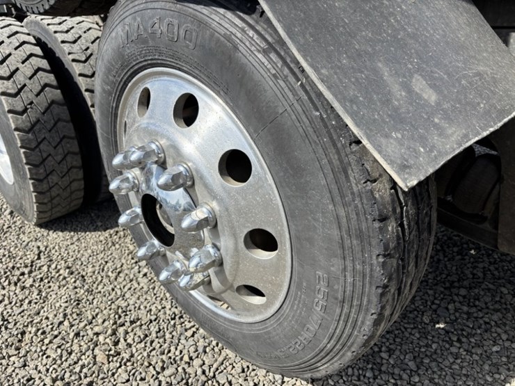 2000-peterbilt-378-image-17