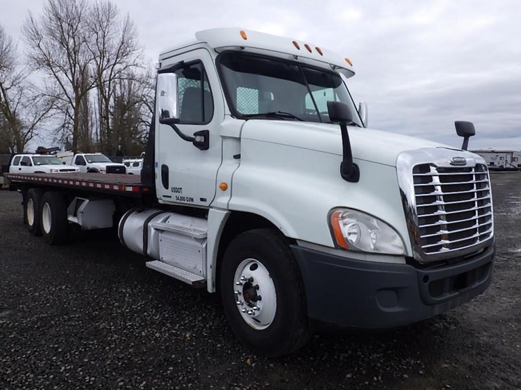 2012-freightliner-cascadia-125-image-3