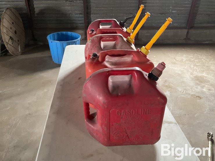 poly-fuel-cans-image-4