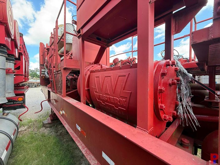western-rough-rider-1000-hp-10k-triplex-double-pump-trailer-image-20