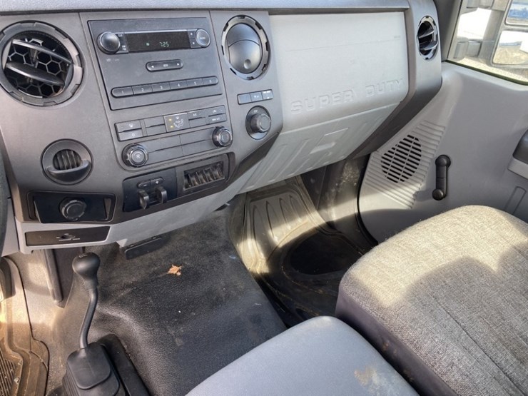 2015-ford-f250-xl-image-16